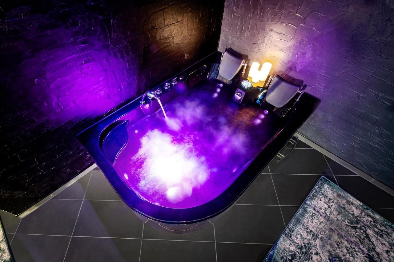 Jacuzzi Cinema Loft Apartamento Kaunas Exterior foto